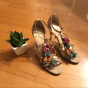 NWOT Saks Fifth Ave Tassel Tan Heels Sz: 9